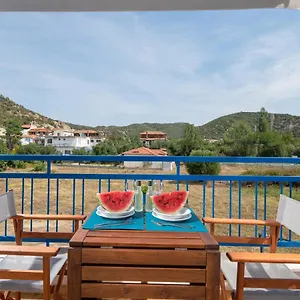 Apartament Alpha, Toroni